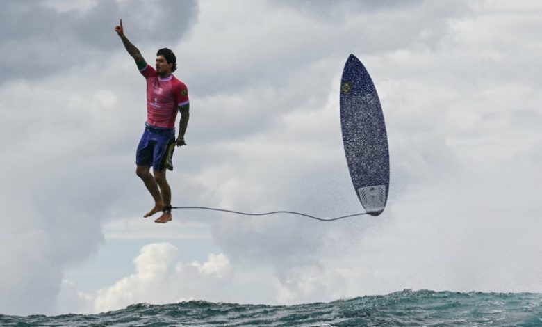 TOPSHOT - Brazil's Gabriel Medina reacts after getting a large wave in the 5th heat of the men's surfing round 3, during the Paris 2024 Olympic Games, in Teahupo'o, on the French Polynesian Island of Tahiti, on July 29, 2024. (Photo by Jerome BROUILLET /